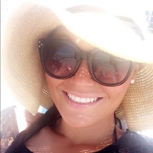 Meet your Posher, Hana